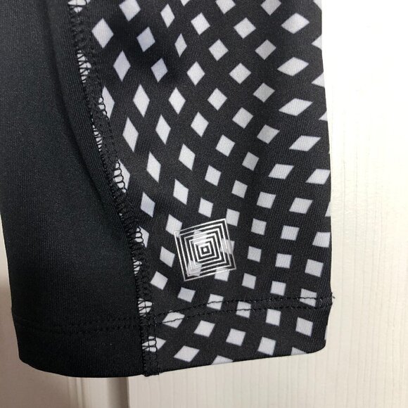 𝅺nwt - LULAROE Jade capri leggings in black and white diamond pattern - Size XS - Picture 3 of 7